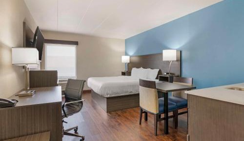 King Room with Wet Bar