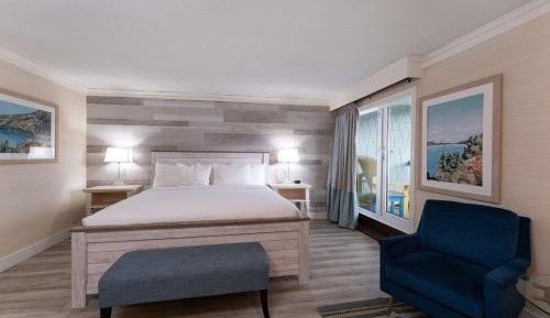 Upgraded King Room with Balcony