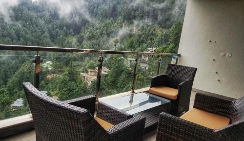 Apartment with Mountain View