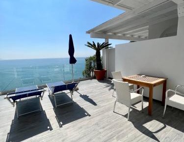 Deluxe Triple Room with Terrace and Sea View