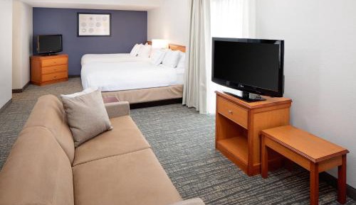 Deluxe Queen Studio with Sofa Bed