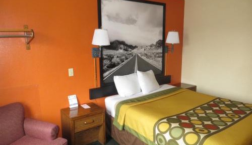 Queen Room with Bath Tub - Mobility Accessible/Non-Smoking