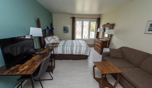 Superior Room 1 queen bed and 1 sofa bed