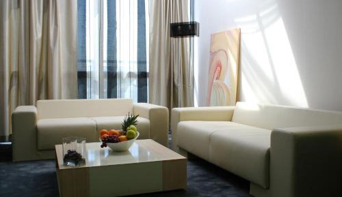One-Bedroom Suite  - Free Pool & Gym