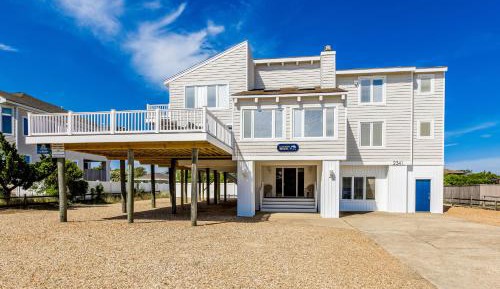 Six Bedroom Holiday Home