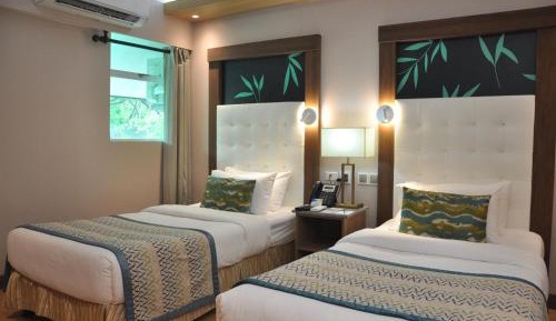 Standard Twin Room with Mountain View