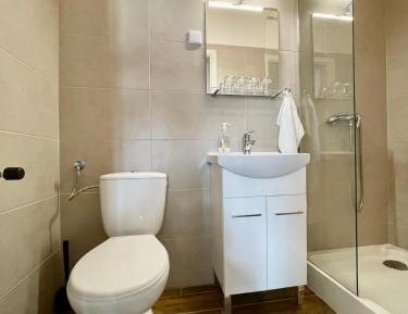 Quadruple Room with Private Bathroom