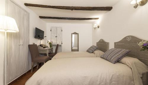 Twin Room with Private Bathroom