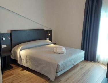 Large Double or Twin Room