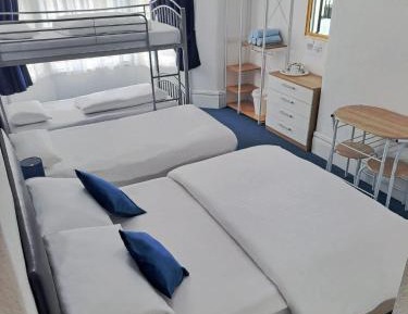 Family Room (2 Adults + 3 Children)