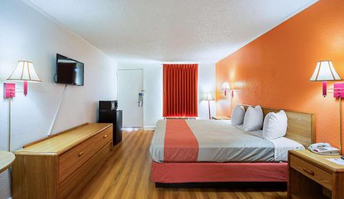 King Room - Non-Smoking