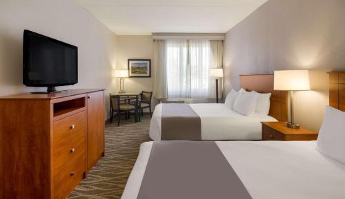 Queen Room with Two Queen Beds - Non-Smoking