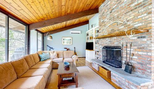 Five Bedroom Holiday Home