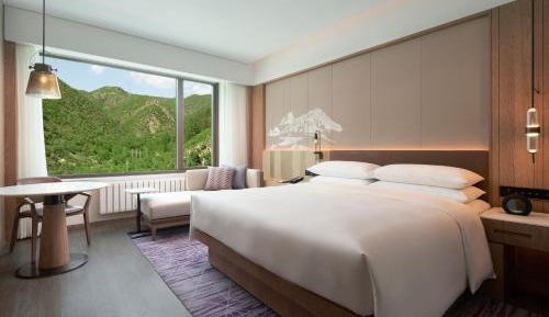 King Room with Mountain View