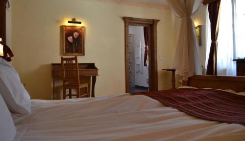 Double Room with canopy bed