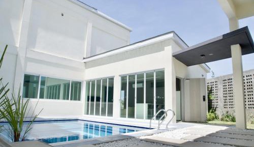 Family Room with Garden View