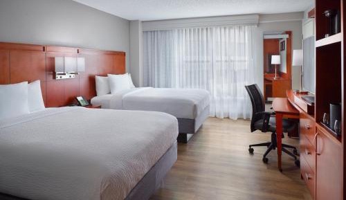 Queen Room with Two Queen Beds - Hearing Accessible
