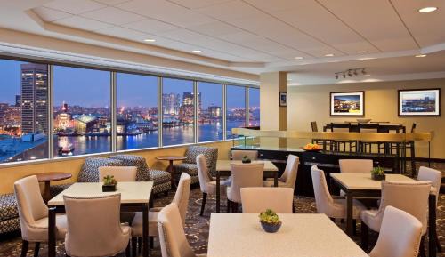 Concierge level, Guest room, 1 King, City view