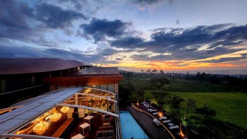 [Terrace Sunset] Standard Twin Room - Breakfast for 2, Butter Milk Fried Chicken or Pizza per Stay