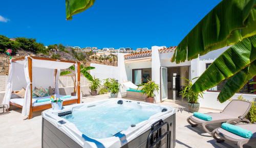 2 Bedrooms Bungalow with Chill Out Terrace + Jacuzzi + Sea Views