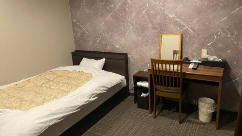 Single Room with Shower - Non-Smoking