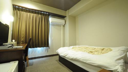 Single Room with Private Bathroom - Non-Smoking