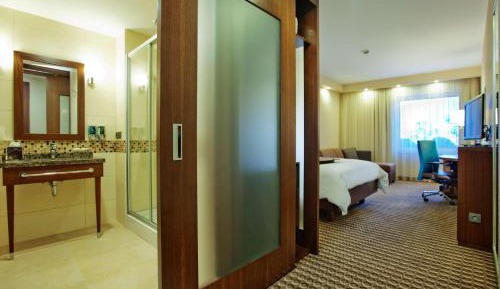 Queen Room with Sofa Bed - Non-Smoking