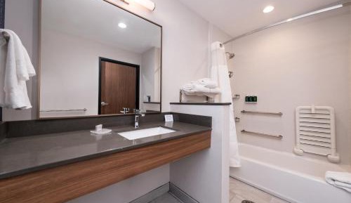 Queen Room with Two Queen Beds - Hearing Accessible