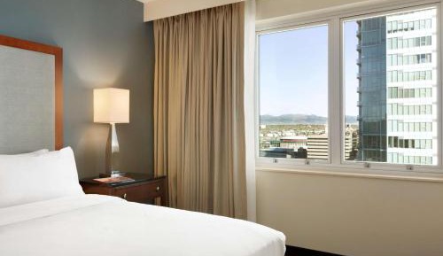 King Suite with Mountain View