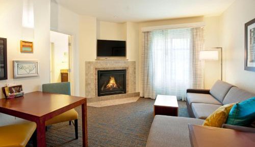One-Bedroom King Suite with Fireplace