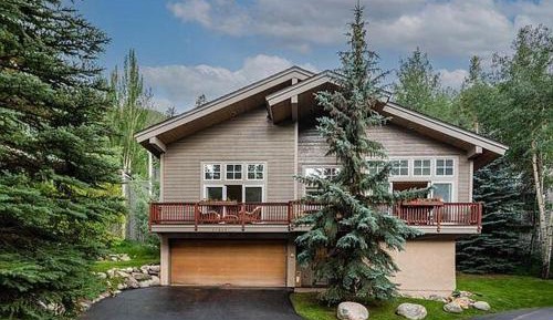Three-Bedroom Holiday Home 