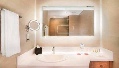 Club Room Twin Resort View with Club Lounge Access