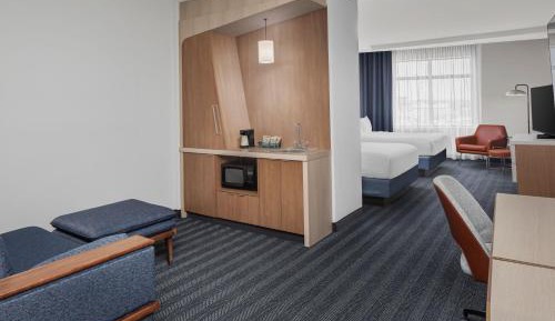 1 Bedroom Suite, 2 Queen, Sofa bed