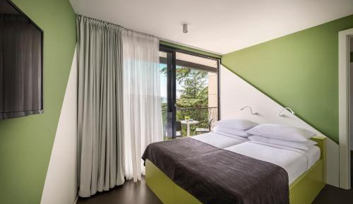 Comfort Suite with Seaside Balcony