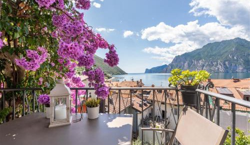 Apartment with Lake View