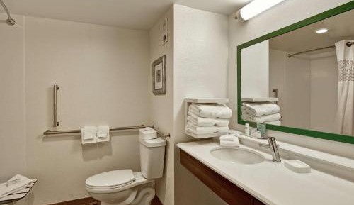 Queen Room with Mobility Access/Non-Smoking