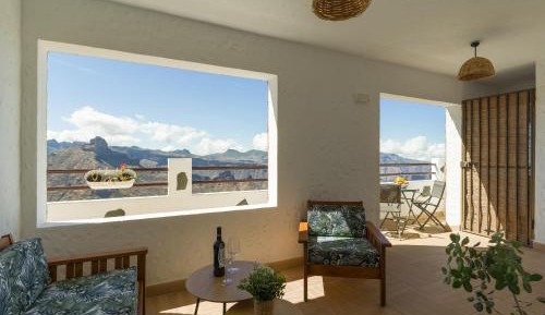 Apartment with Mountain View