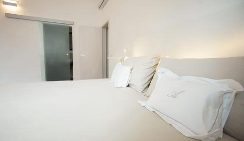 Four-Bedroom Deluxe Apartment