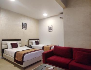 Deluxe Studio Triple