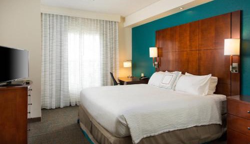 Pure Wellness King Room with Sofa Bed