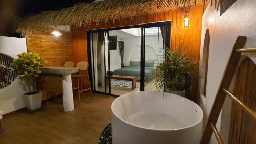 King Suite with Sea View