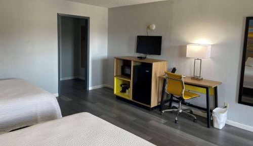 Queen Room with Two Queen Beds - Smoking