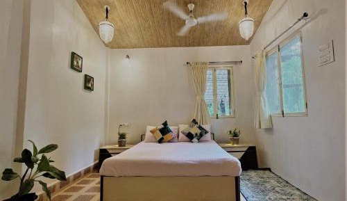 Deluxe Double Room (2 Adults + 1 Child)