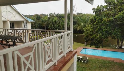 Apartment with Pool View 