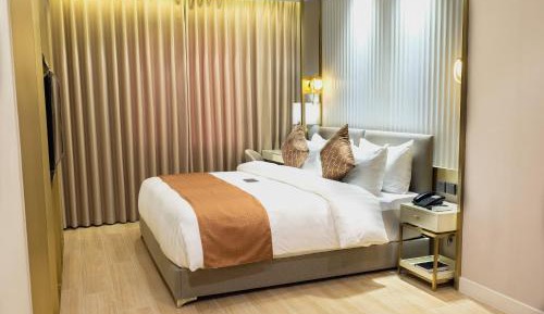 Deluxe King Room