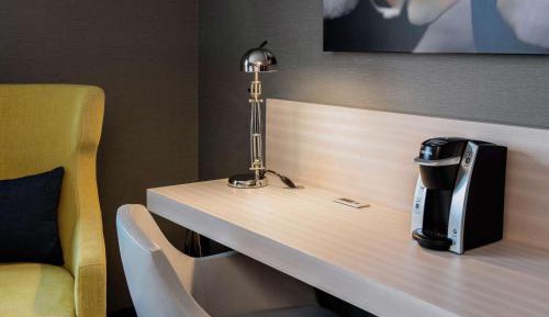 King Room with Roll-In Shower - Mobility and Hearing Accessible