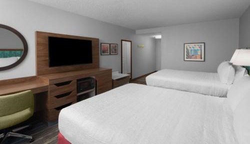 Queen Room with Two Queen Beds - Non-Smoking