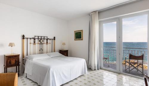 Double Room with Balcony and Sea View