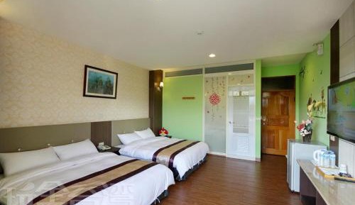 Quadruple Room with Private Bathroom