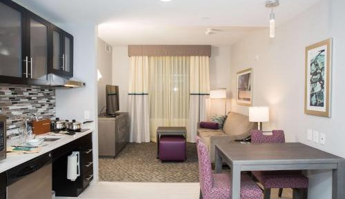 One-Bedroom King Suite - Non-Smoking